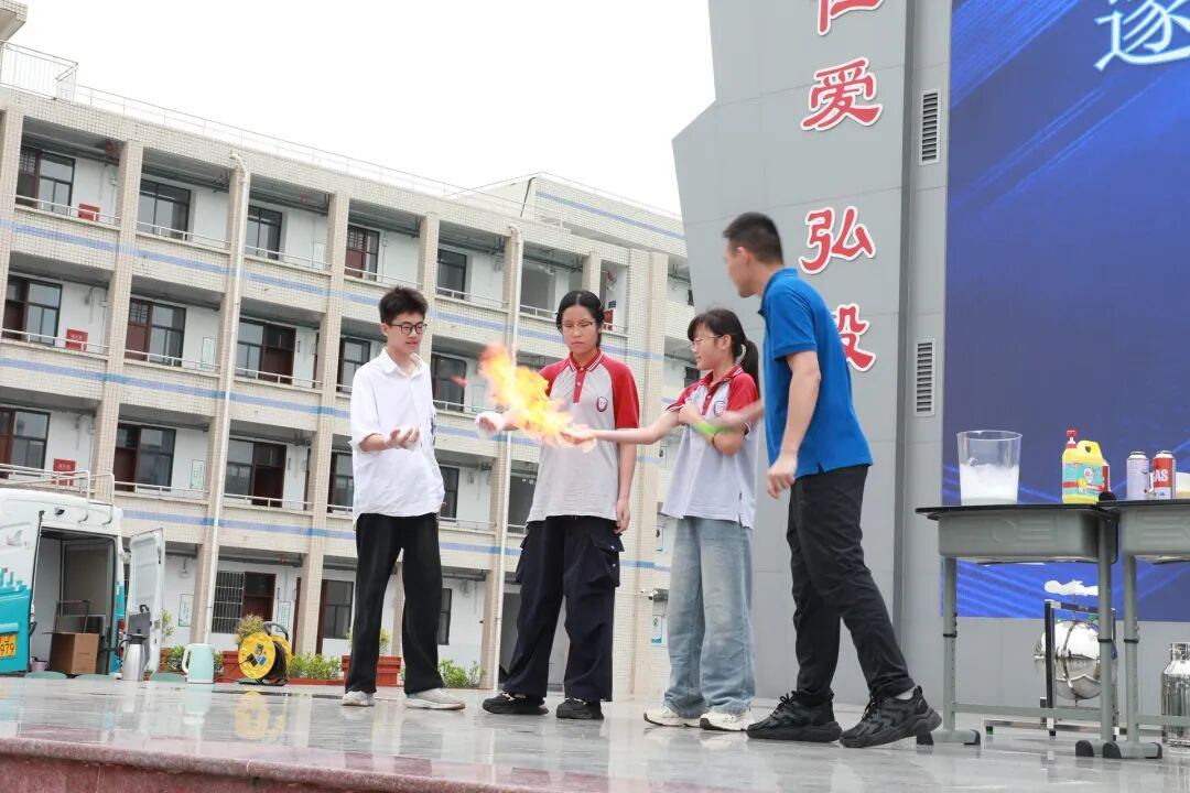 4daac55ec04b1d63a416414f631f6a2d.jpg